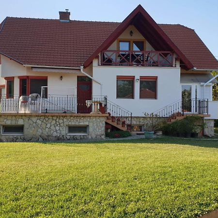 Rege apartman Alsóörs Exterior foto